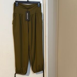 Dibaolong Olive Green Women's Pants. Size L
